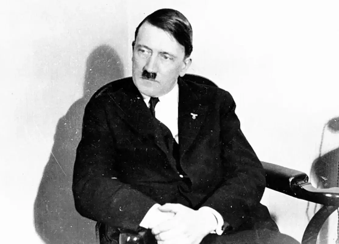 «آدولف هیتلر» در زندان لاندسبرگ؛ سال 1301 