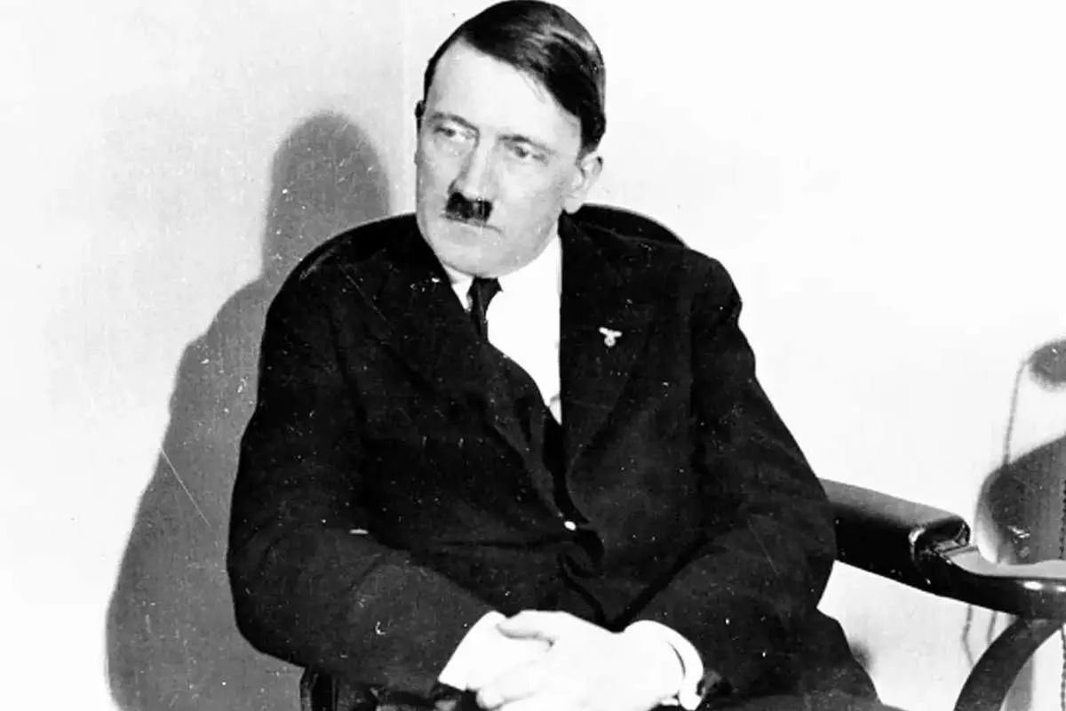 «آدولف هیتلر» در زندان لاندسبرگ؛ سال 1301 