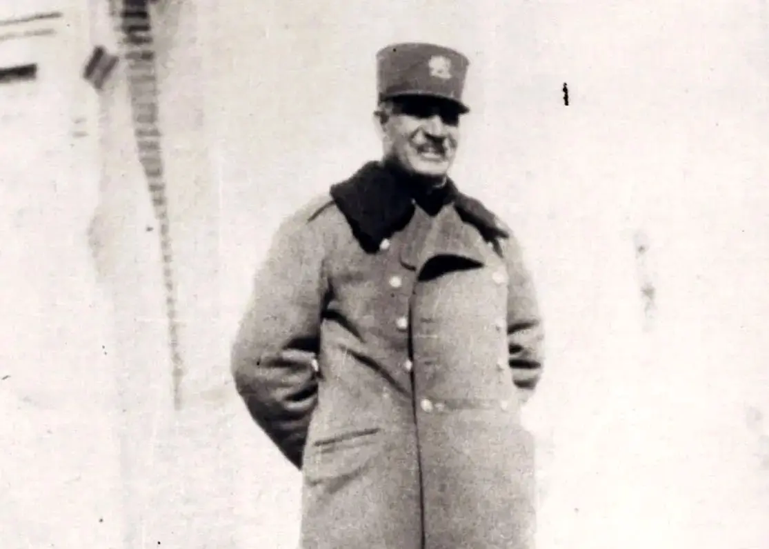 «رضاخان» در حال بازدید از «دژ برازجان بوشهر»؛ دهه 1310 