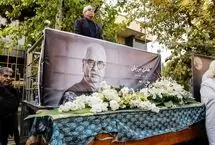 تصاویر؛ سوگواری فرزانه کابلی در مراسم تشییع همسرش هادی مرزبان