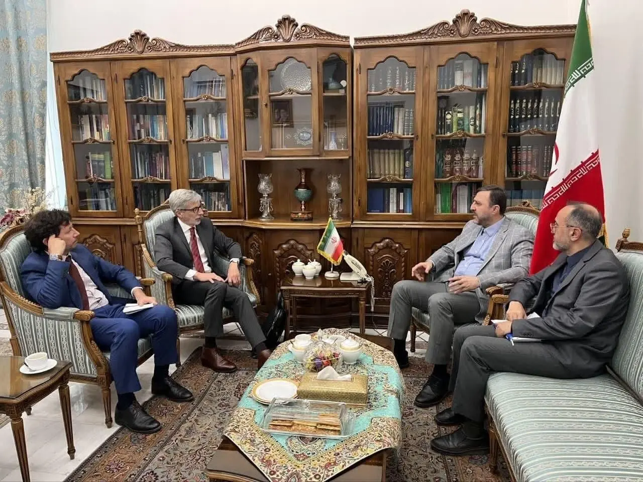 رایزنی‌های غریب‌آبادی با معاون وزیر امور خارجه نروژ، رئیس بانک بریکس و سفیر فرانسه

