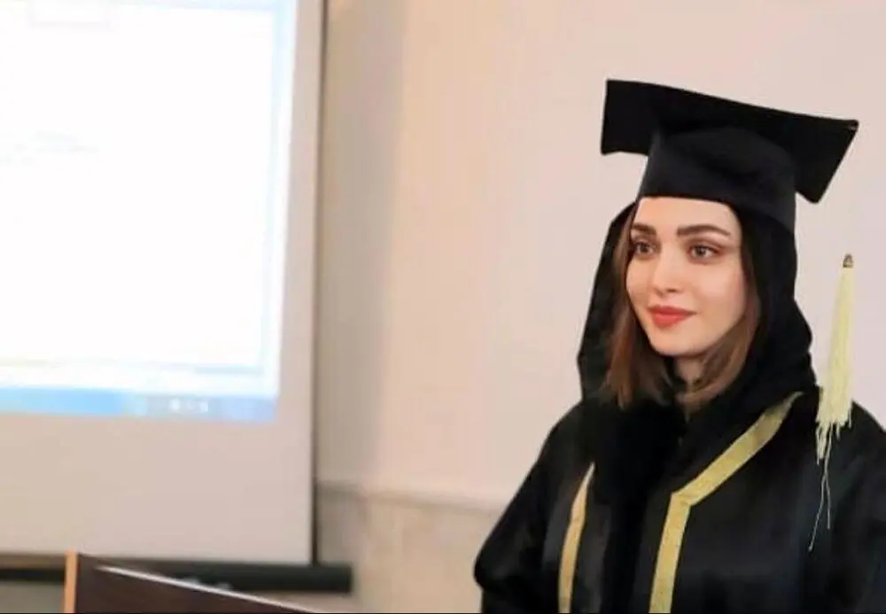 چرا اجازه دادید شأن علمی دانشگاه آزاد بابل صرف شوآف تبلیغاتی بهنوش طباطبایی شود؟!