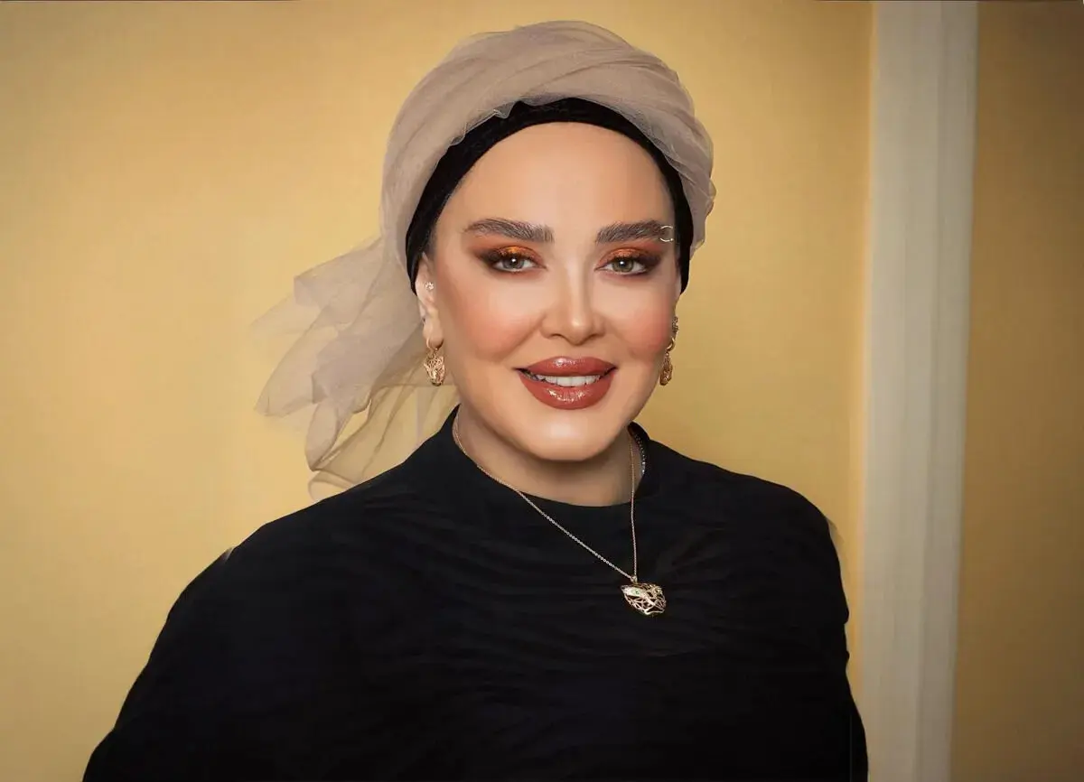استایل مونوکروم بهاره رهنما در مراسم تشییع هادی مرزبان
