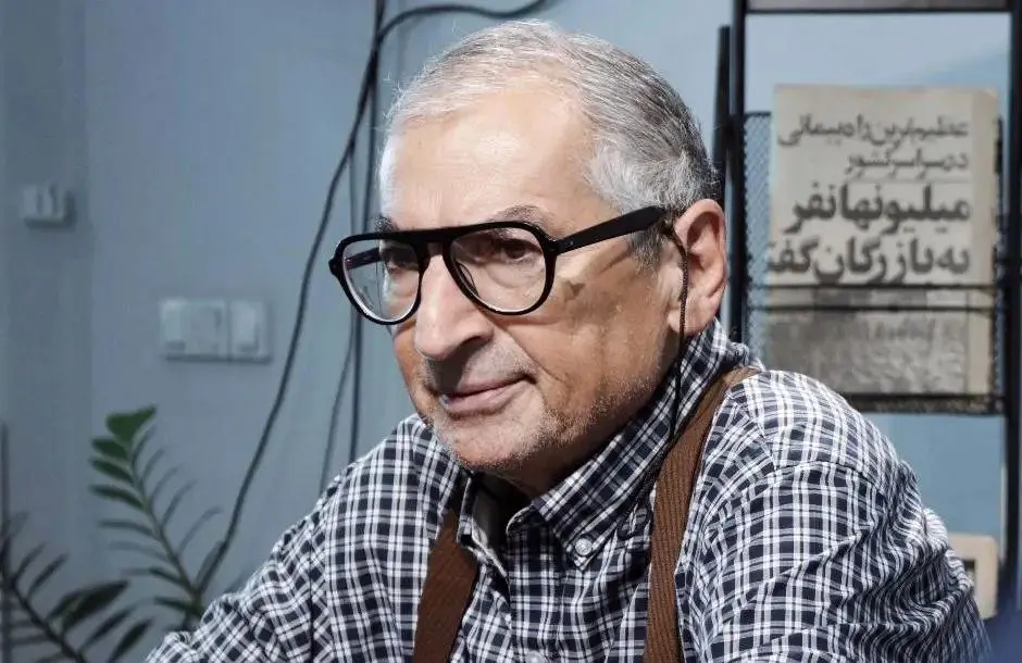 زیباکلام: از فرزندانم تا رهگذران خیابان همه به من بد و بیراه می‌گویند