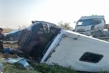 واژگونی یک دستگاه کامیونت قربانی گرفت/ آمار فوتی‌ها و مصدومان
