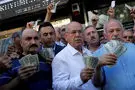 سر خریداران دلار‌ کلاه رفت