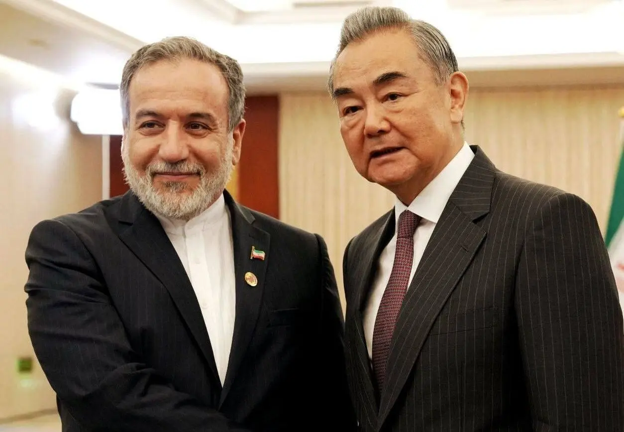 رایزنی عراقچی با وزیرخارجه چین؛ وانگ‌یی از حسن‌نیت ایران تمجید کرد