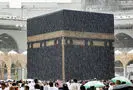 ببینید؛ بارش باران شدید در خانه خدا