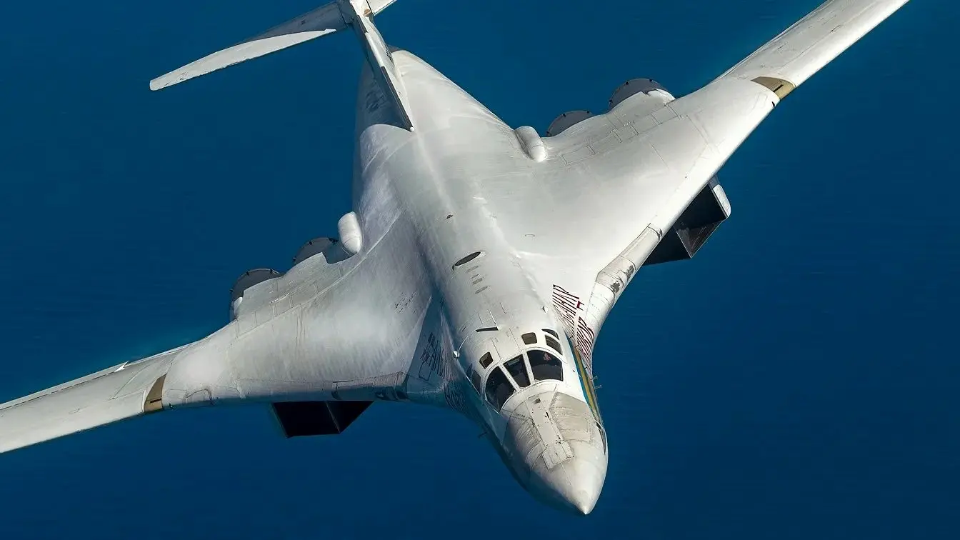 پرواز حیرت‌انگیز غول اتمی روسیه بر فراز قطب