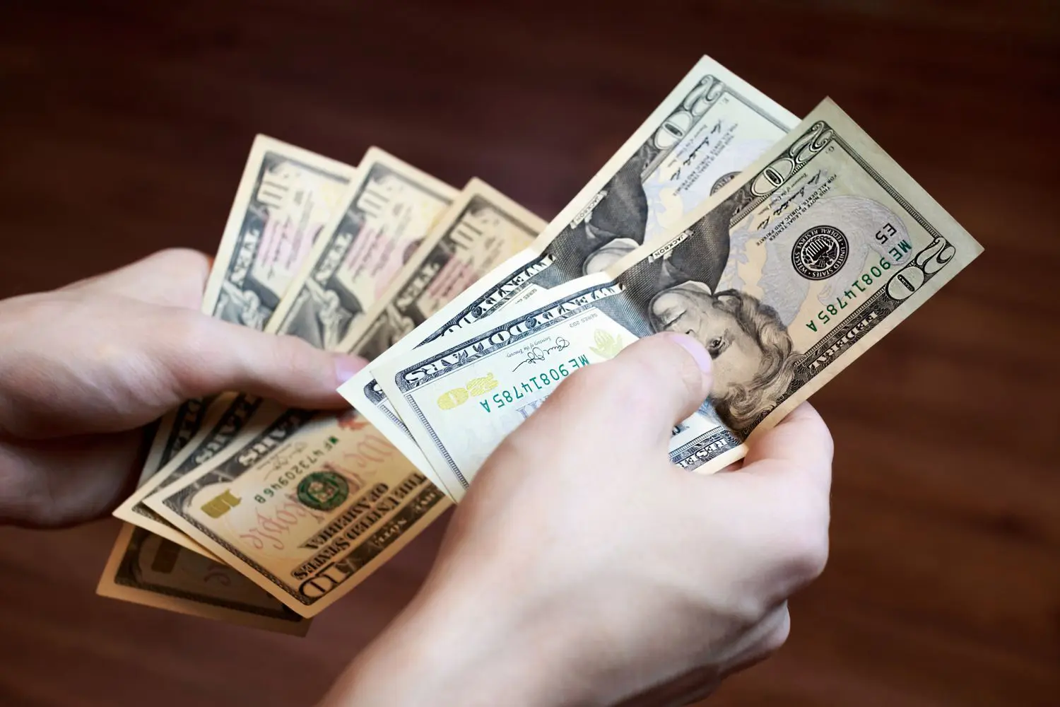 فاز جدید بازار ارز؛ چرا بازار سرمایه هنوز دست به عصا است؟
