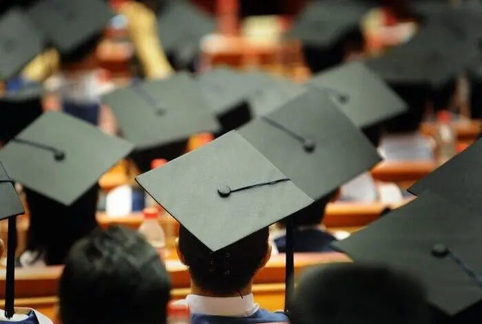 آیا جامعه به نخبگان و دانشگاهیان اهمیت می‌دهد؟ 

