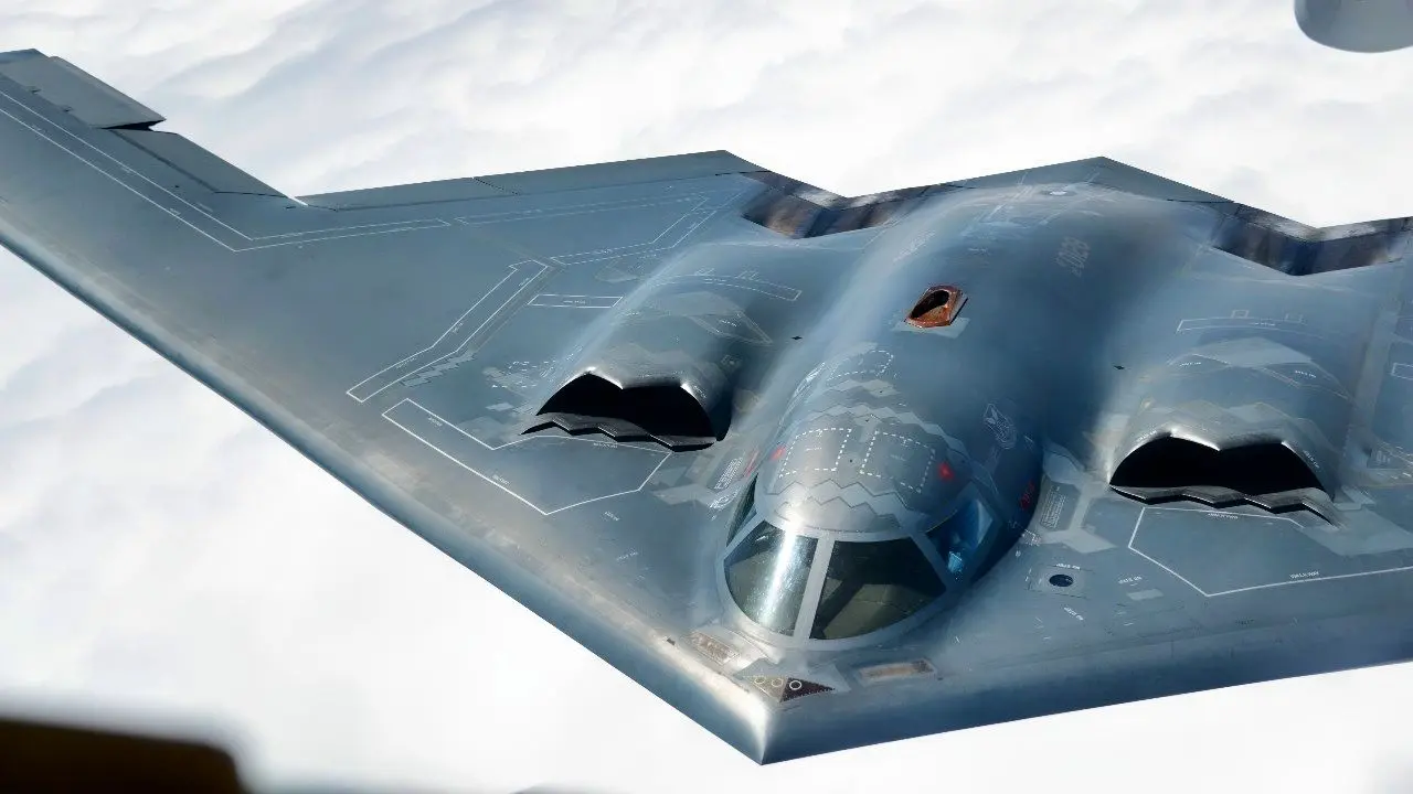 معمای جایگزینی بمب‌افکن‌های B-2 با B-52
