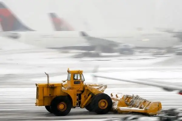 بارش برف شدید پروازها در آمریکا را مختل کرد