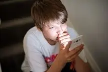 دوستی‌های مجازی با افراد ناشناس؛ زنگ خطری جدی برای کودکان در فضای سایبری
