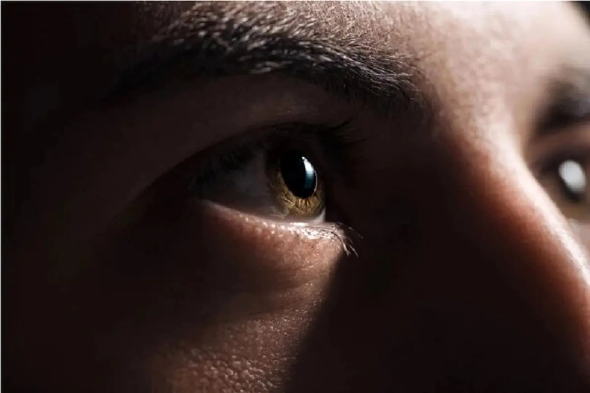 ارتباط عجیب پلک زدن و شنوایی