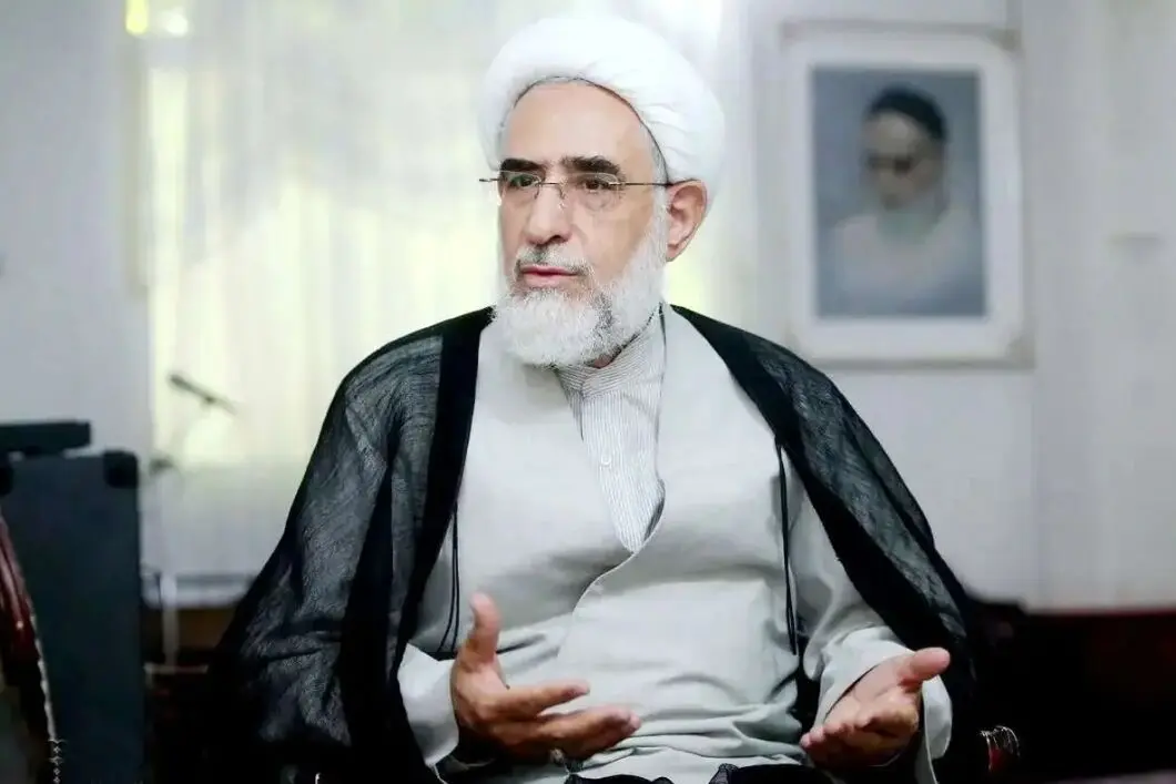 افراط‌گراها کوتوله‌های سیاسی هستند / اول باید شخصیت افراد را بشناسیم  بعد طرفداری کنیم

