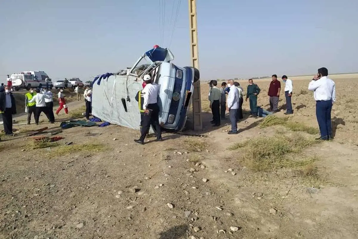 واژگونی مرگبار مینی‌بوس در «طرقبه» مشهد؛ ۲ کشته و ۱۷ مصدوم