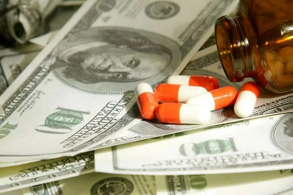 چرا داروی ایرانی قاچاق می‌شود؟/ عارف اعتراض کرد
