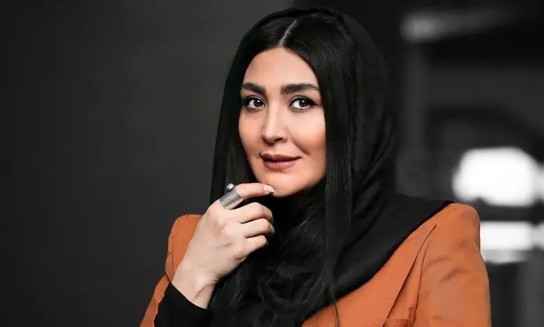 استایل کریسمسی مریم معصومی بازیگر سریال فاصله‌ها