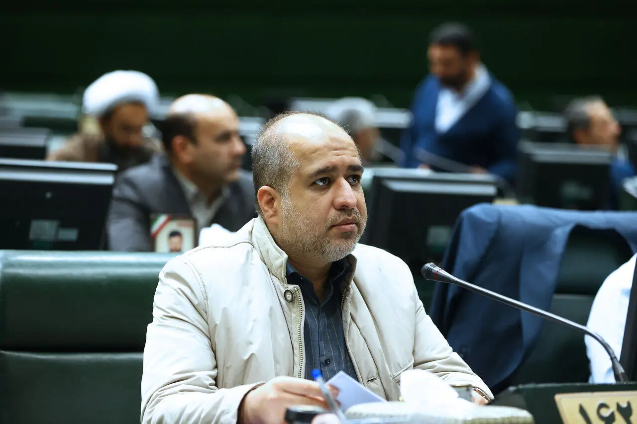 کنایه خضریان به یک نماینده مجلس: عنوان وطن‌فروش برای این آدم فحش نیست