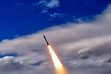 لحظه شلیک موشک‌های با سر جنگی یک تنی