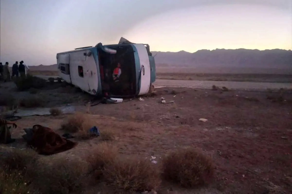 واژگونی یک دستگاه اتوبوس در جاده مهریز؛ 28 مصدوم 