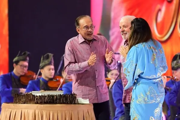 ببینید؛ جشن تولد رئیس‌جمهور برزیل در اجلاس آسه‌آن 