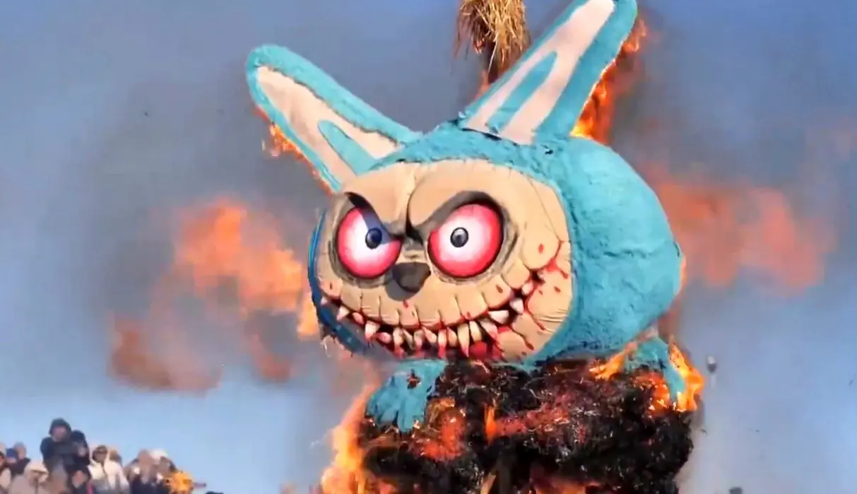 لبوبو غول‌پیکر سوزانده شد