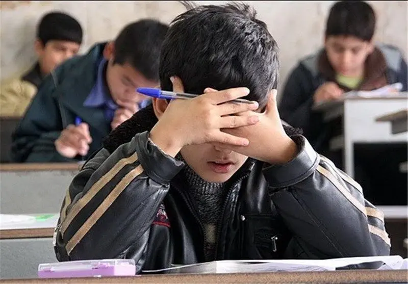 فشارهای محیطی و اجتماعی بر دانش آموزان را چگونه مدیریت کنیم؟ 