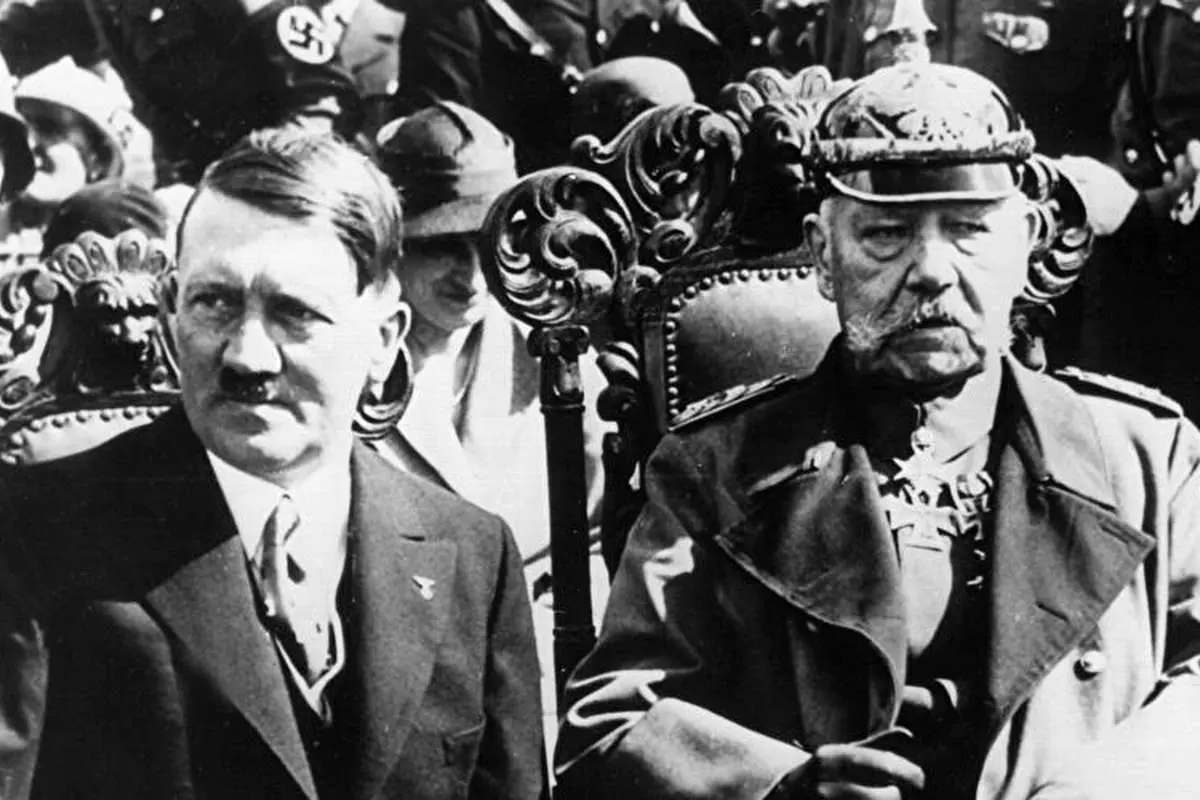 تعظیم هیتلر در برابر رئیس جمهور آلمان، 92 سال قبل