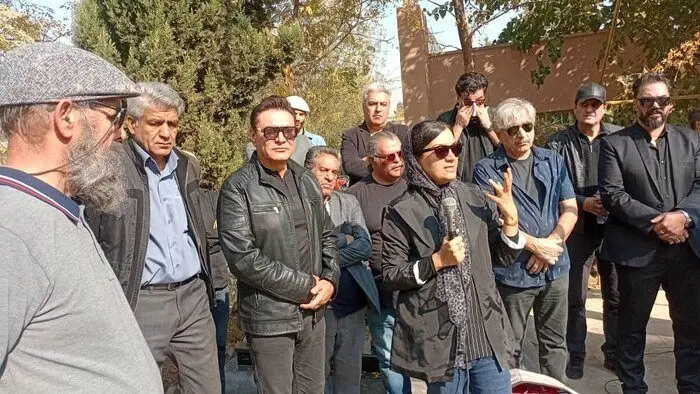 کنایه فرشید نوابی به مهران احمدی در مراسم خاکسپاری مسعود رشیدی