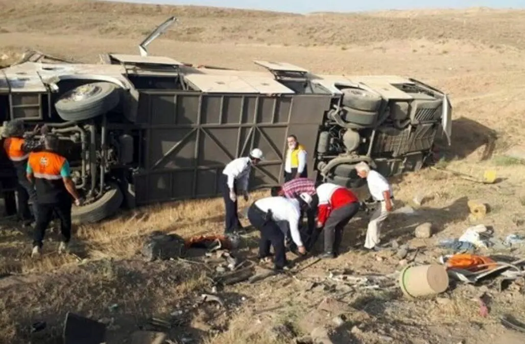 تصاویرى از محل سقوط اتوبوس در جاده دماوند با چهار فوتی