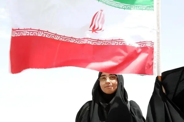 تصاویر؛ تجمع دانشجویان قمی مقابل سایت هسته‌ای فردو