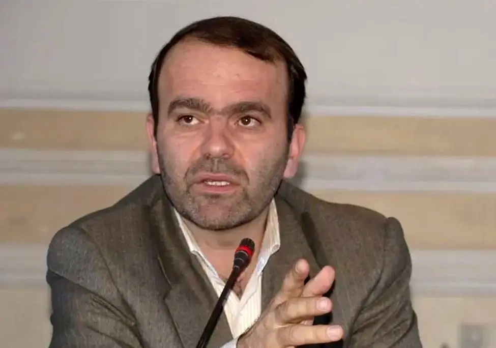 نماینده مجلس: جدا کردن صف رئیس‌جمهور از رزمندگان، خیانت است
