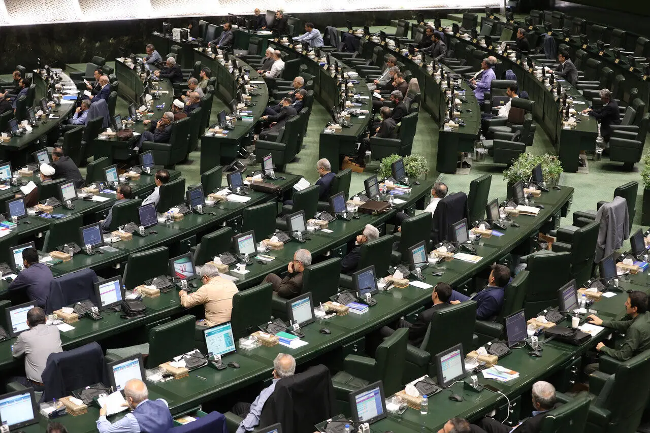 تذکرات کتبی نمایندگان: گشت‌های بسیج مستضعفان برقرار شود

