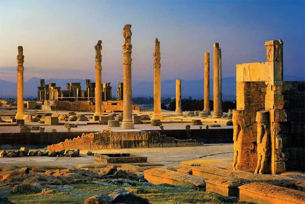 قدیمی‌ترین عکس از تخت‌جمشید؛ ۱۷۰ سال پیش