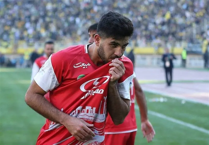 تصویر؛ همدردی محمد خدابنده‌لو با خانواده الهه حسین‌نژاد در منزل