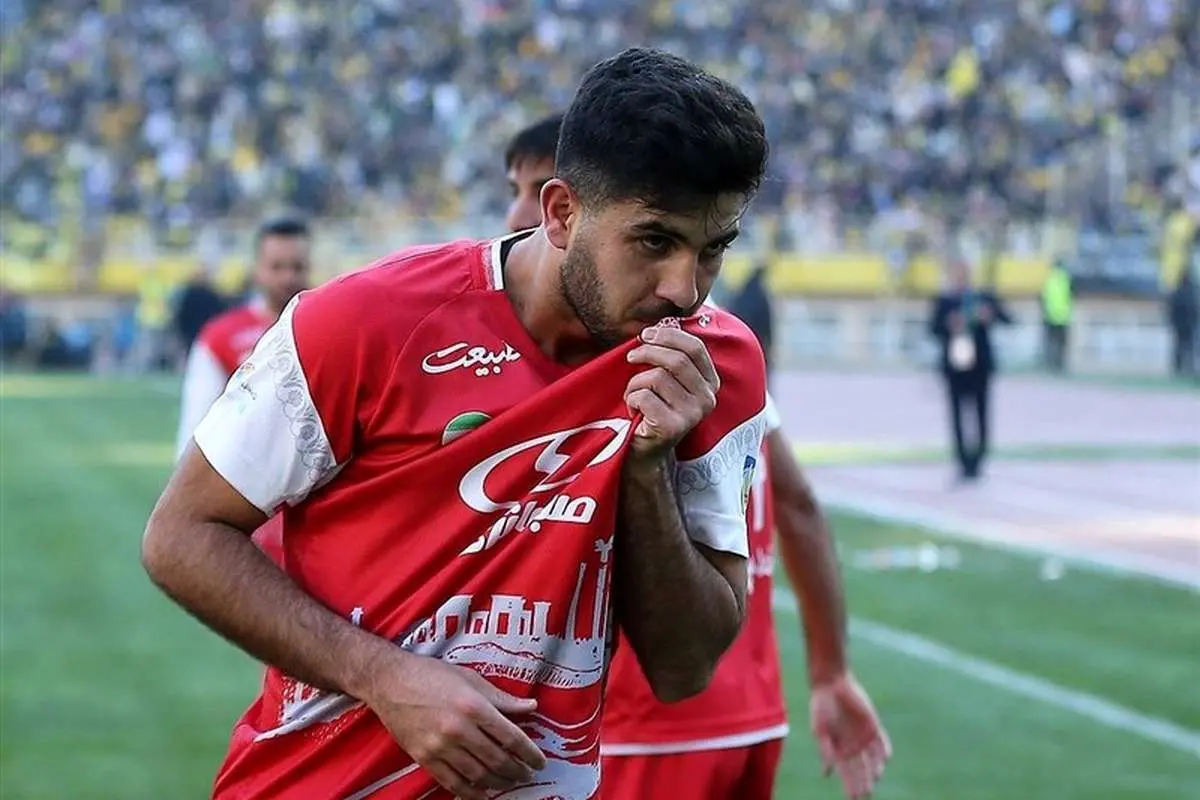 تصویر؛ همدردی محمد خدابنده‌لو با خانواده الهه حسین‌نژاد در منزل