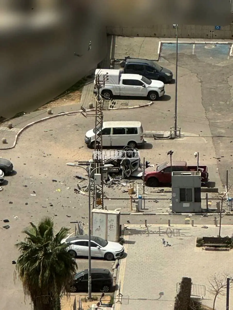 خسارت در تل‌آویو پس از رهگیری موشک‌های خوشه‌ای ایران 