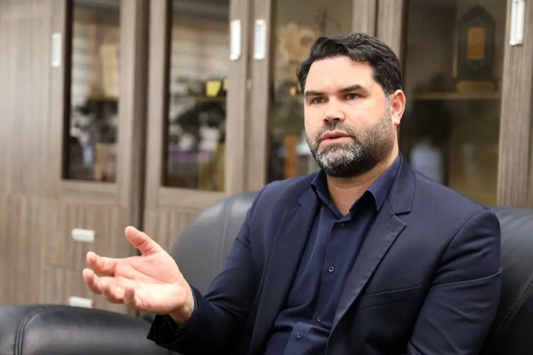  وزرا عملاً گروگان هستند، گاهی یک نیروی خدماتی جزء را هم نمی‌شود تغییر داد