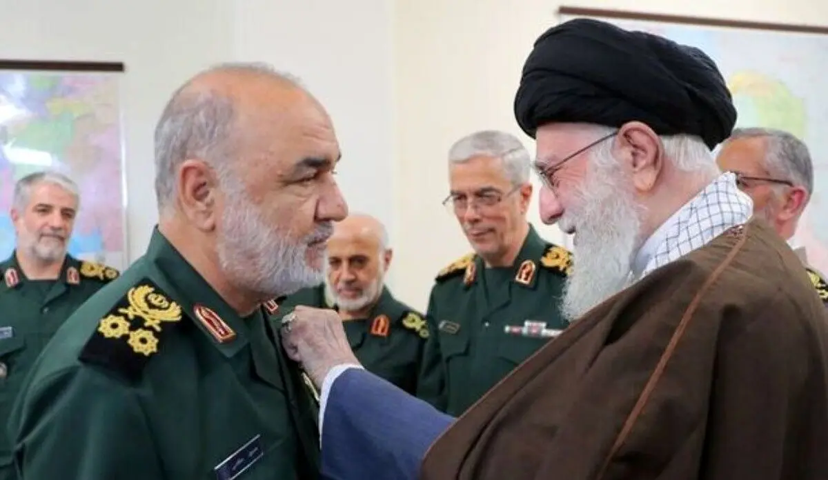 تصاویری از سرداران شهید حاجی زاده و باقری در کنار پزشکیان 