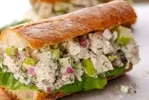 طرز تهیه ساندویچ ران مرغ لذیذ با سالاد کلم