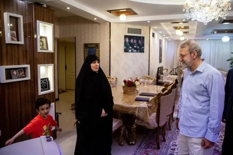 دیدار لاریجانی با خانواده شهید شادمانی