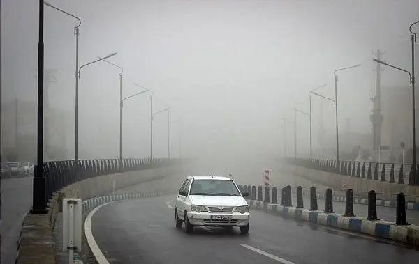 مسافران بخوانند/ بارش باران و مه‌گرفتگی در محورهای ۷ استان کشور

