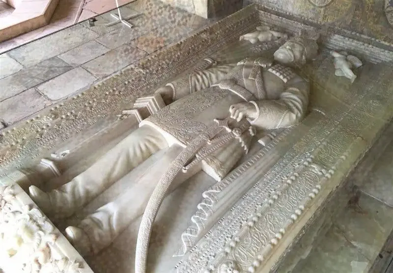 راز حرکت دستان ناصرالدین‌شاه پس از مرگ

