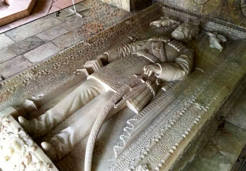 راز حرکت دستان ناصرالدین‌شاه پس از مرگ
