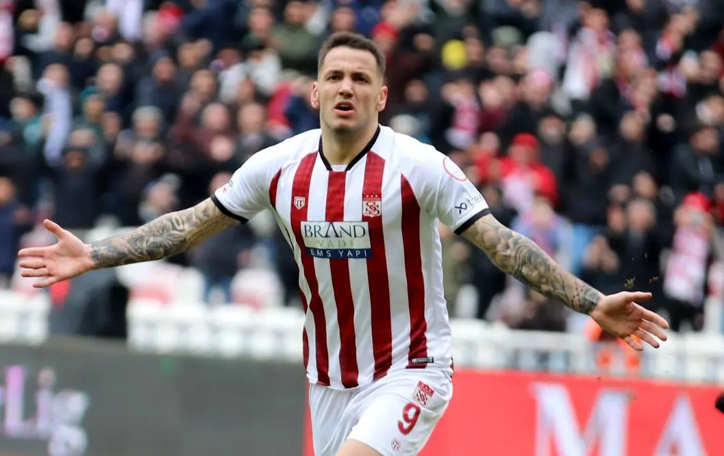 خرید بزرگ پرسپولیس از آلبانی؛ مهاجمی با سابقه حضور در سری آ، لالیگا و لیگ برتر انگلیس