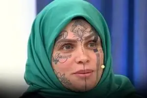 زن محجبه با تتوهای صورت در تلویزیون خبرساز شد