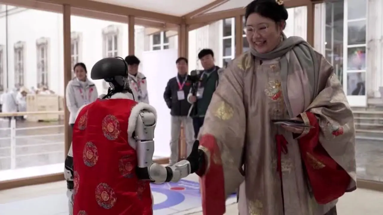 ببینید؛ ربات رقصنده چینی