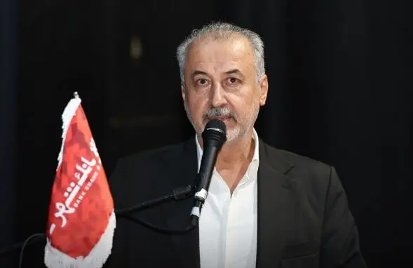 سکوت عجبب رضا درویش در مقابل شعارهای «حیا کن رها کن!»